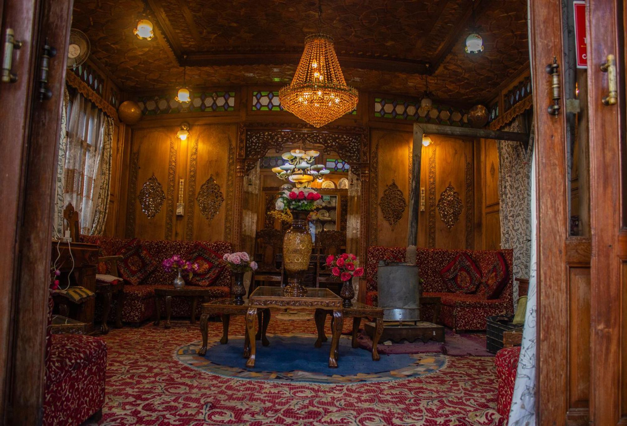 House Boat New Manora Bed & Breakfast Srinagar  Bagian luar foto