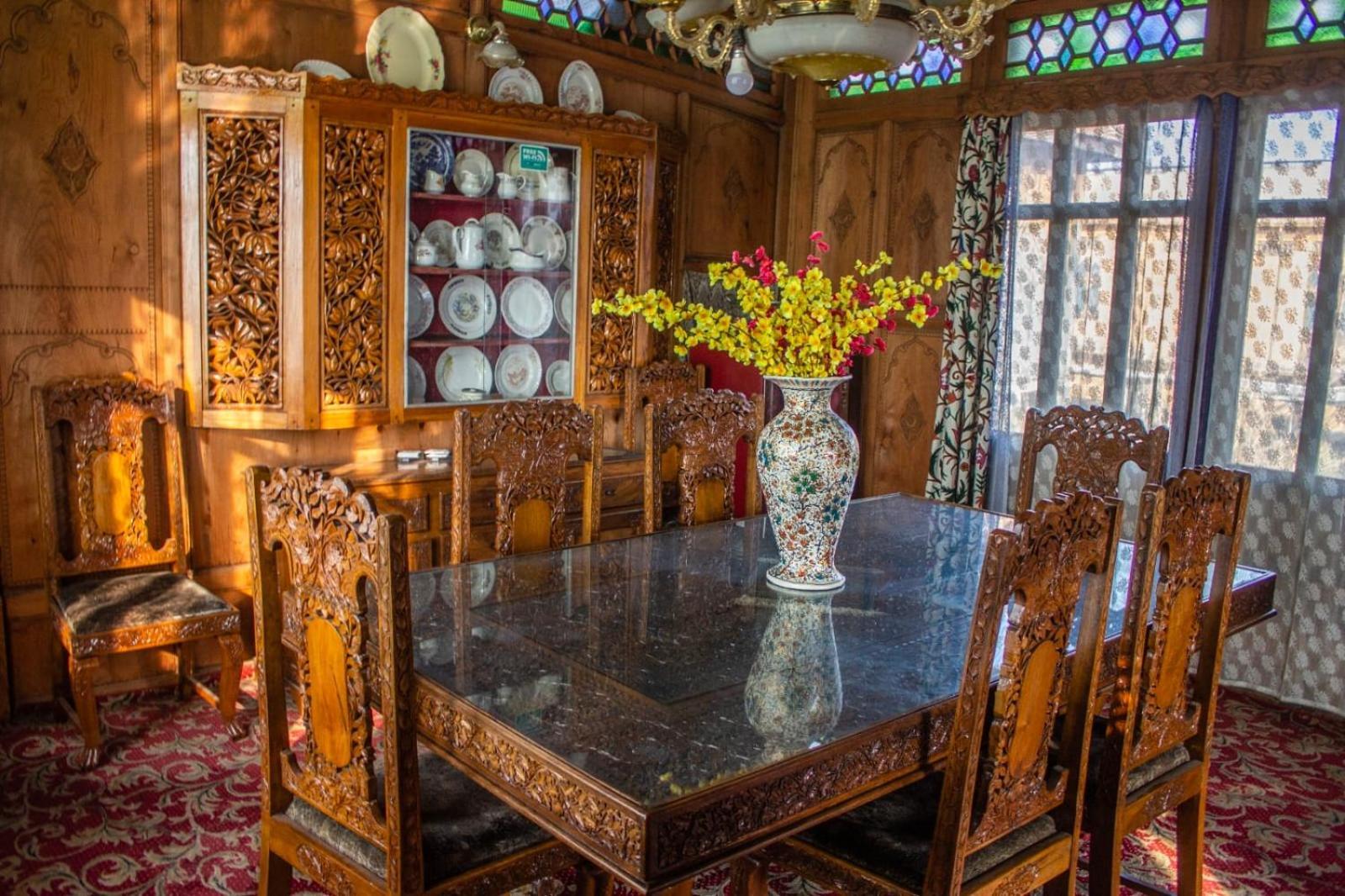 House Boat New Manora Bed & Breakfast Srinagar  Bagian luar foto