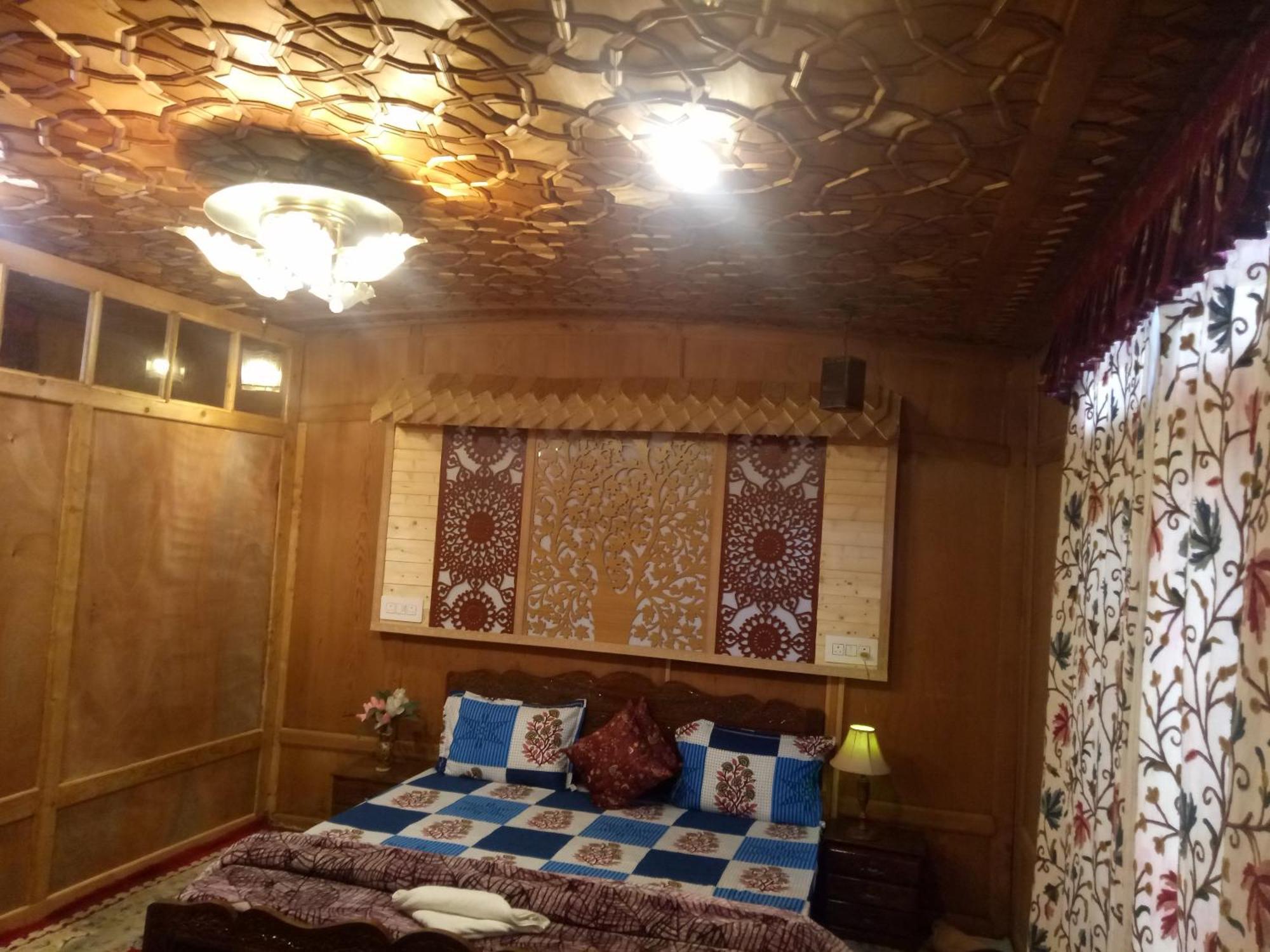 House Boat New Manora Bed & Breakfast Srinagar  Bagian luar foto
