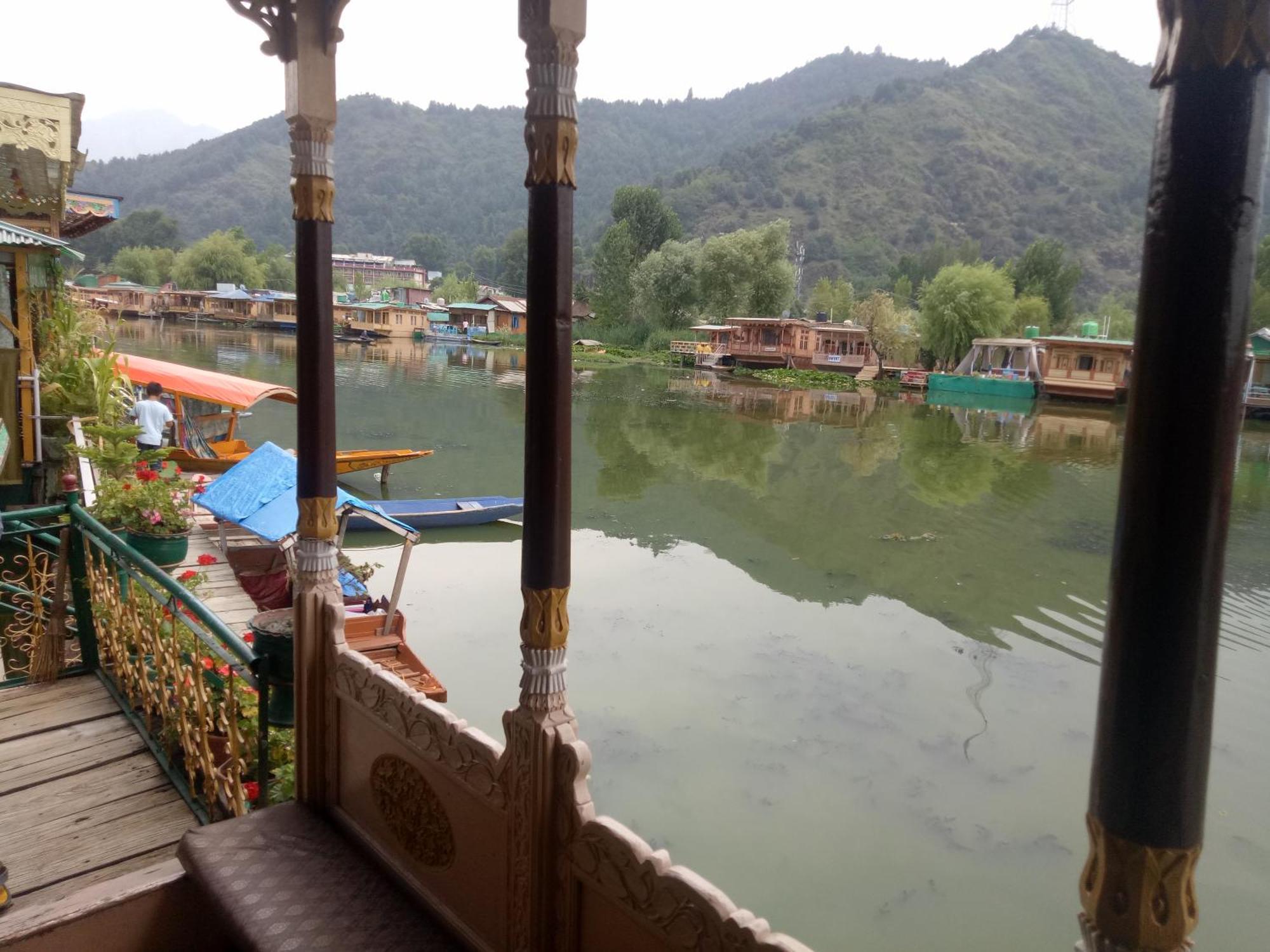 House Boat New Manora Bed & Breakfast Srinagar  Bagian luar foto