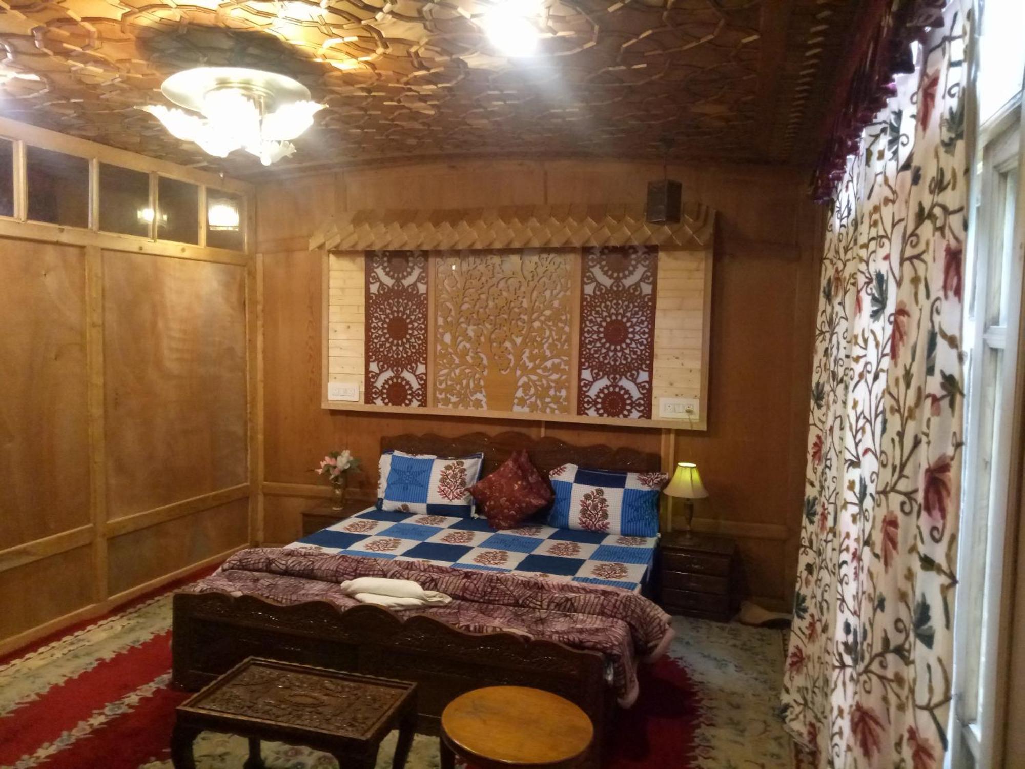 House Boat New Manora Bed & Breakfast Srinagar  Bagian luar foto