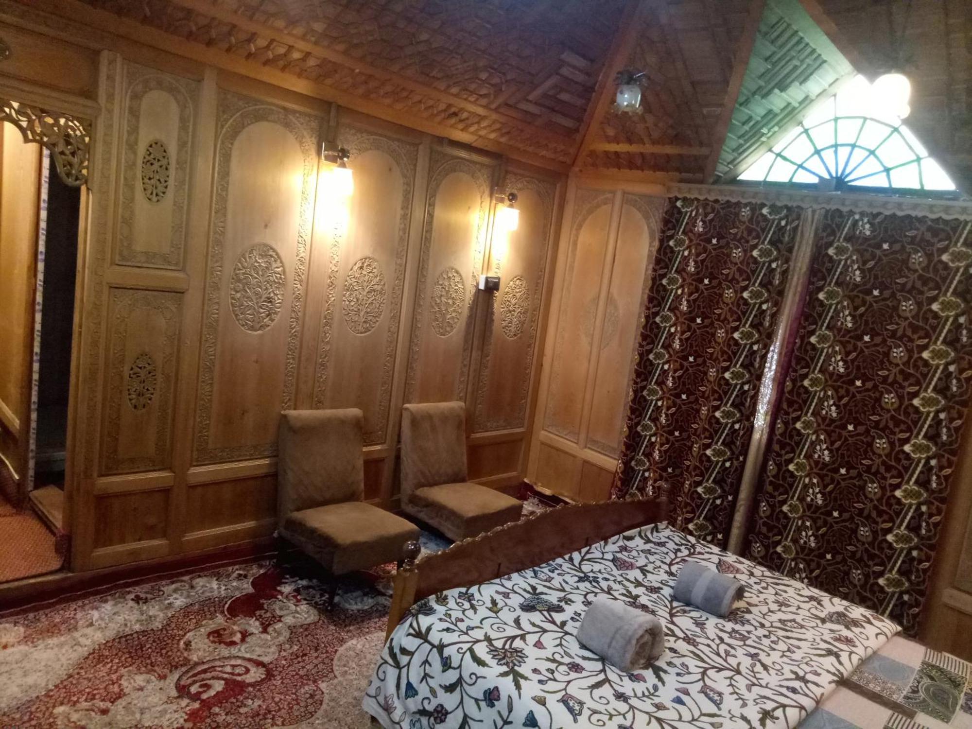 House Boat New Manora Bed & Breakfast Srinagar  Bagian luar foto