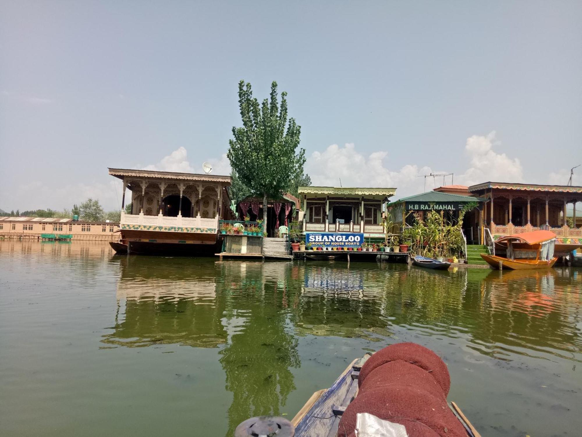 House Boat New Manora Bed & Breakfast Srinagar  Bagian luar foto