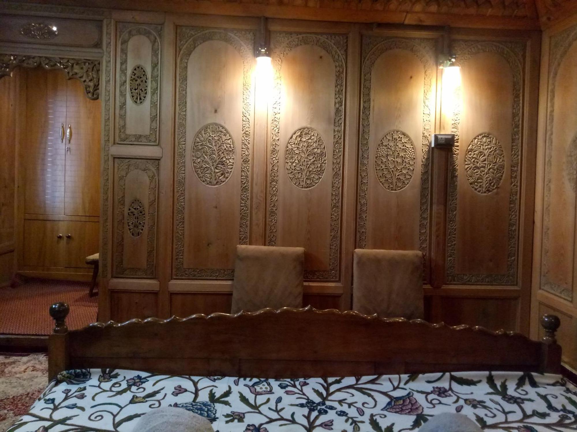 House Boat New Manora Bed & Breakfast Srinagar  Bagian luar foto