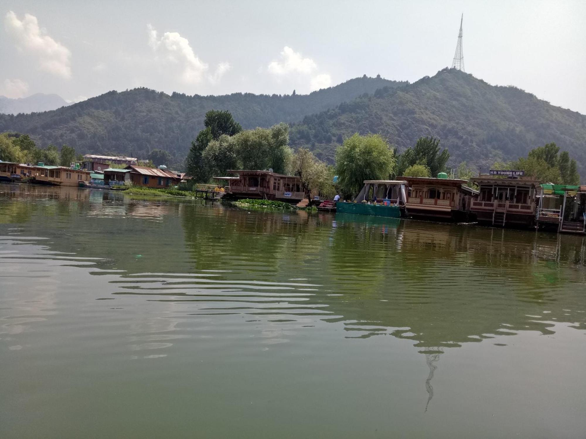 House Boat New Manora Bed & Breakfast Srinagar  Bagian luar foto