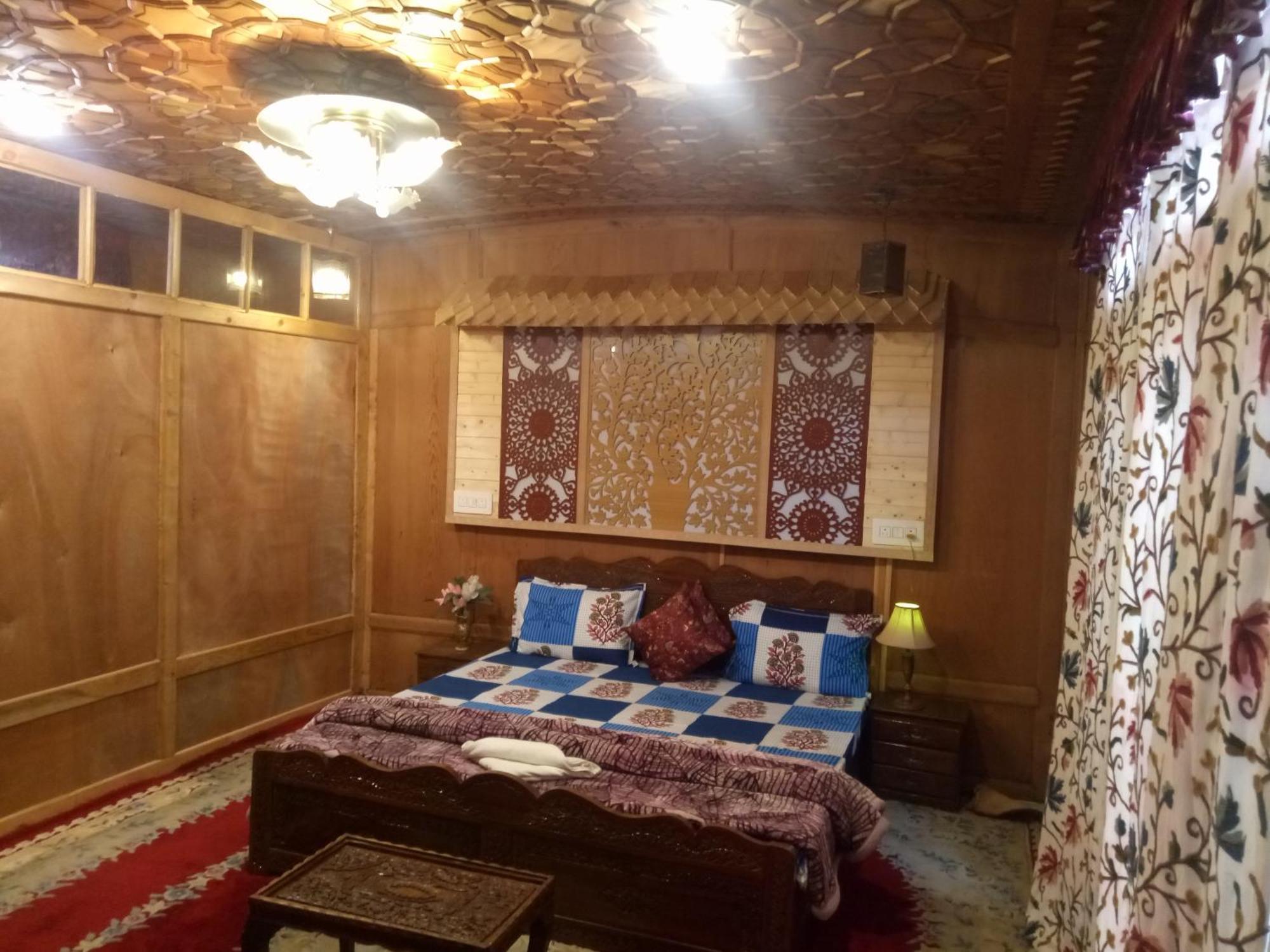 House Boat New Manora Bed & Breakfast Srinagar  Bagian luar foto