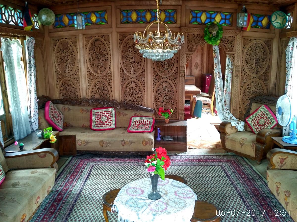House Boat New Manora Bed & Breakfast Srinagar  Bagian luar foto