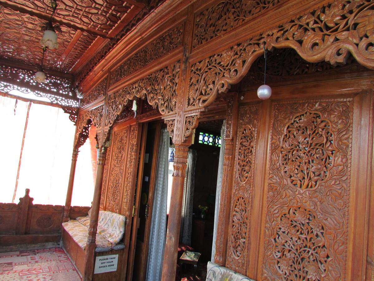 House Boat New Manora Bed & Breakfast Srinagar  Bagian luar foto