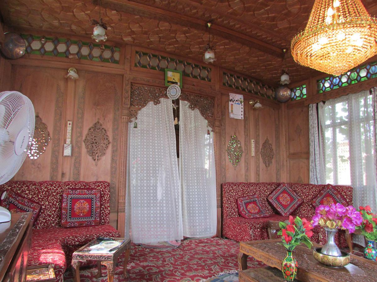 House Boat New Manora Bed & Breakfast Srinagar  Bagian luar foto