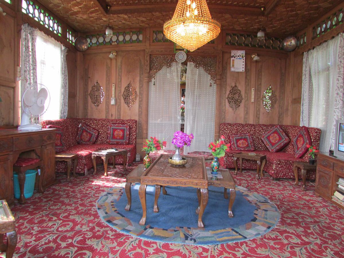 House Boat New Manora Bed & Breakfast Srinagar  Bagian luar foto