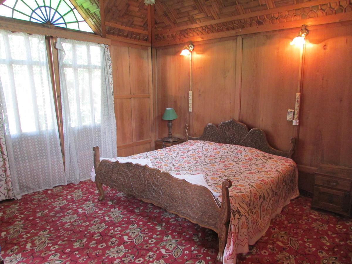 House Boat New Manora Bed & Breakfast Srinagar  Bagian luar foto
