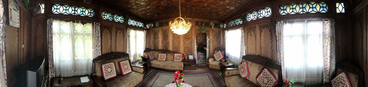 House Boat New Manora Bed & Breakfast Srinagar  Bagian luar foto
