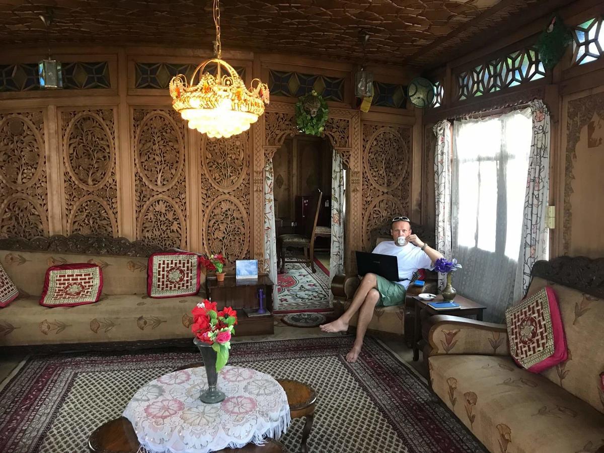 House Boat New Manora Bed & Breakfast Srinagar  Bagian luar foto
