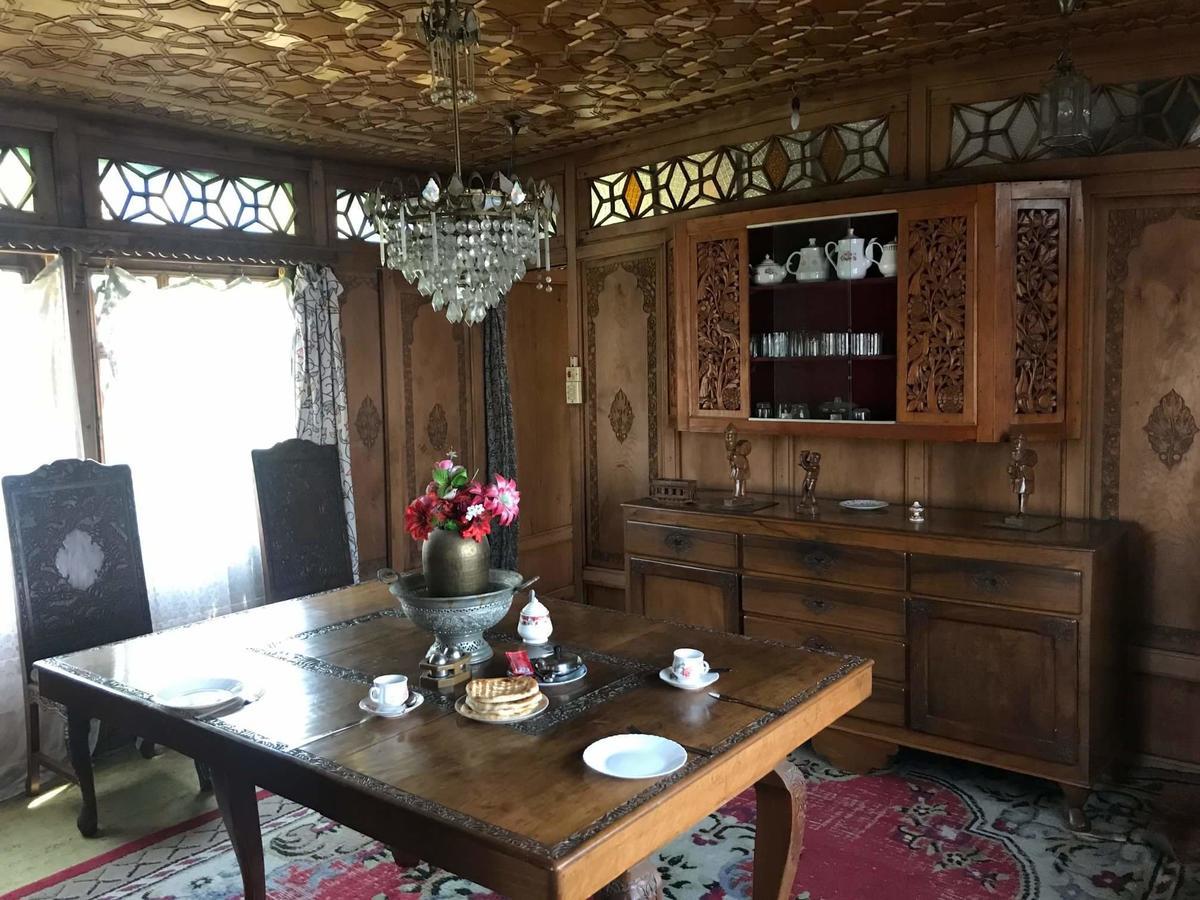 House Boat New Manora Bed & Breakfast Srinagar  Bagian luar foto