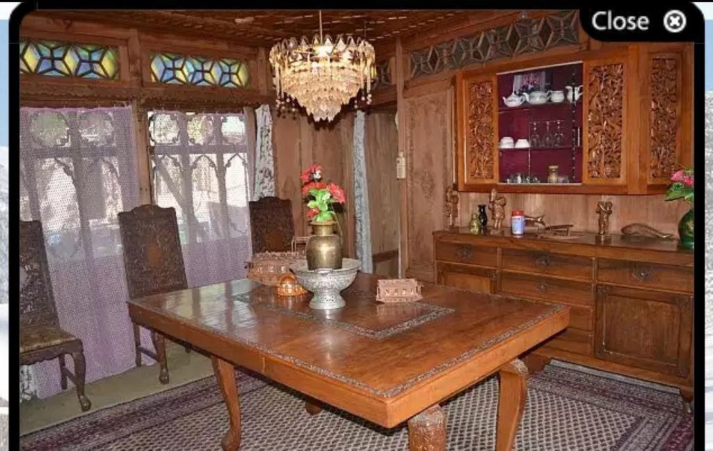 House Boat New Manora Bed & Breakfast Srinagar  Bagian luar foto